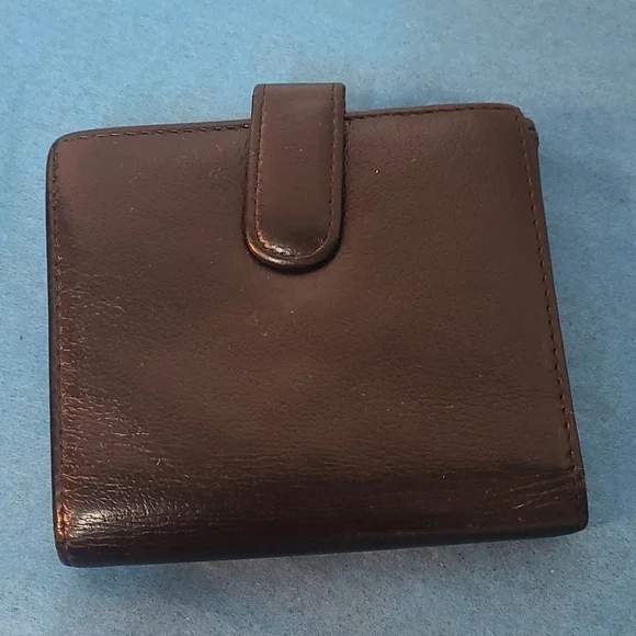 Chanel Sweater Embossed Compact Wallet - Picture 4 of 16